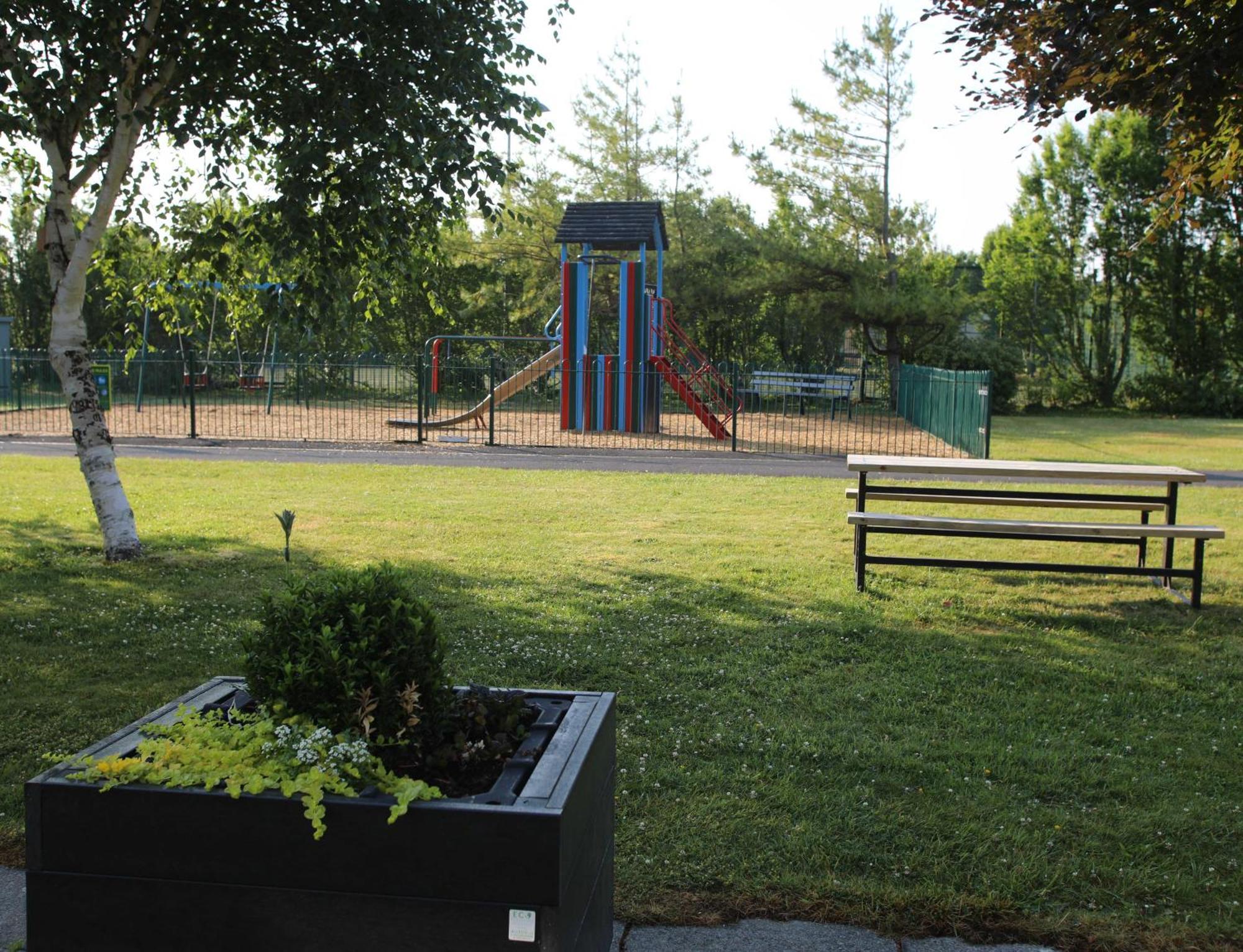 Goldcrest Village Apartments University Of גלוואיי מראה חיצוני תמונה
